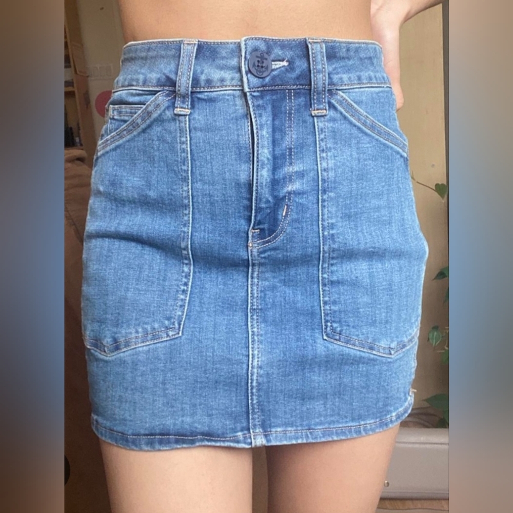 Amrerican Eagle  Y2K Retro Style High-rise Mid Wash Stretchy Denim Mini Skirt